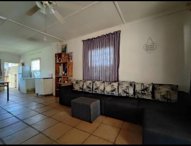 5 BEDROOM HOUSE FOR SALE IN PRESTBURY